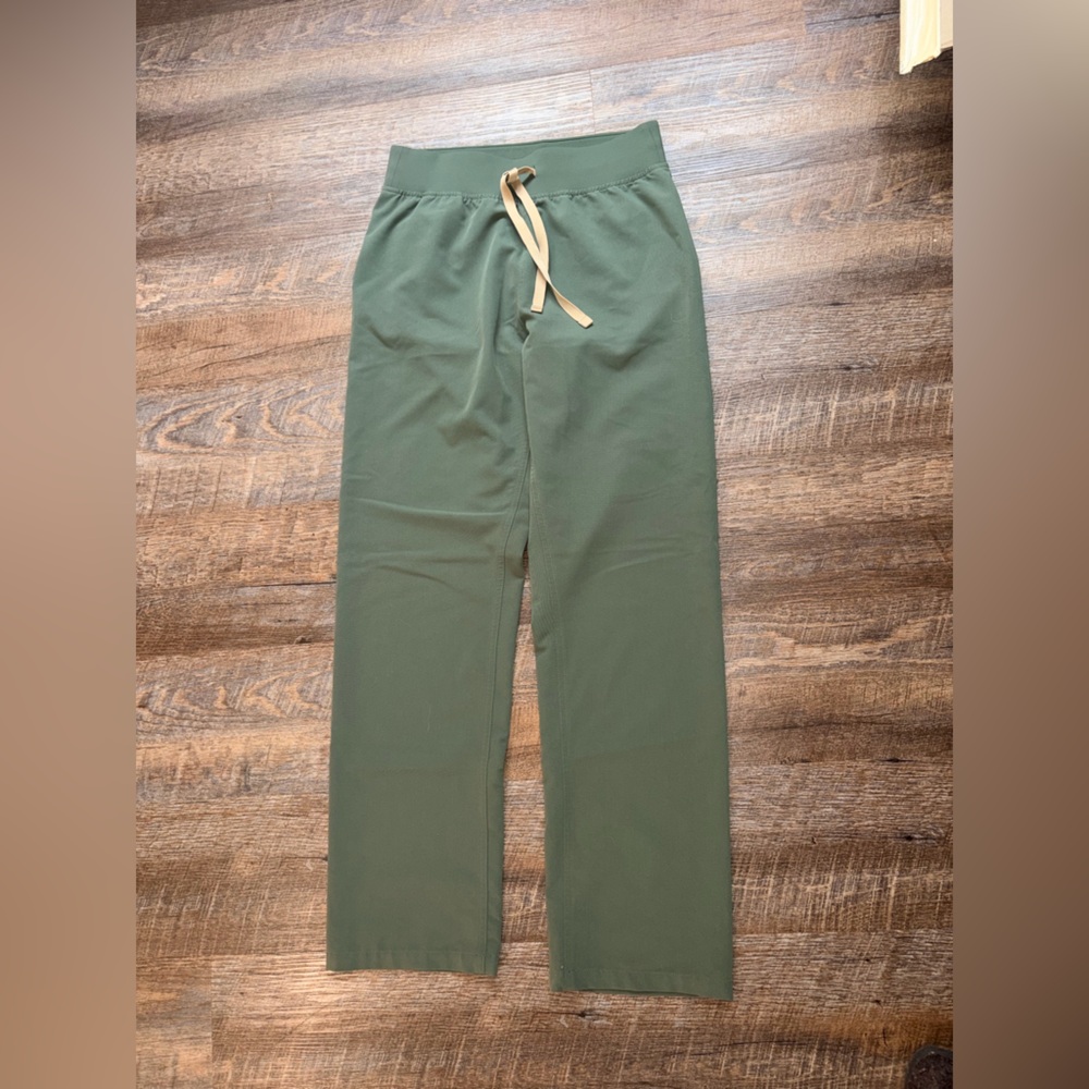 Figs Livingston high waisted scrub pants